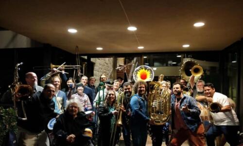 cropped-Group-Photo-with-Vibrass